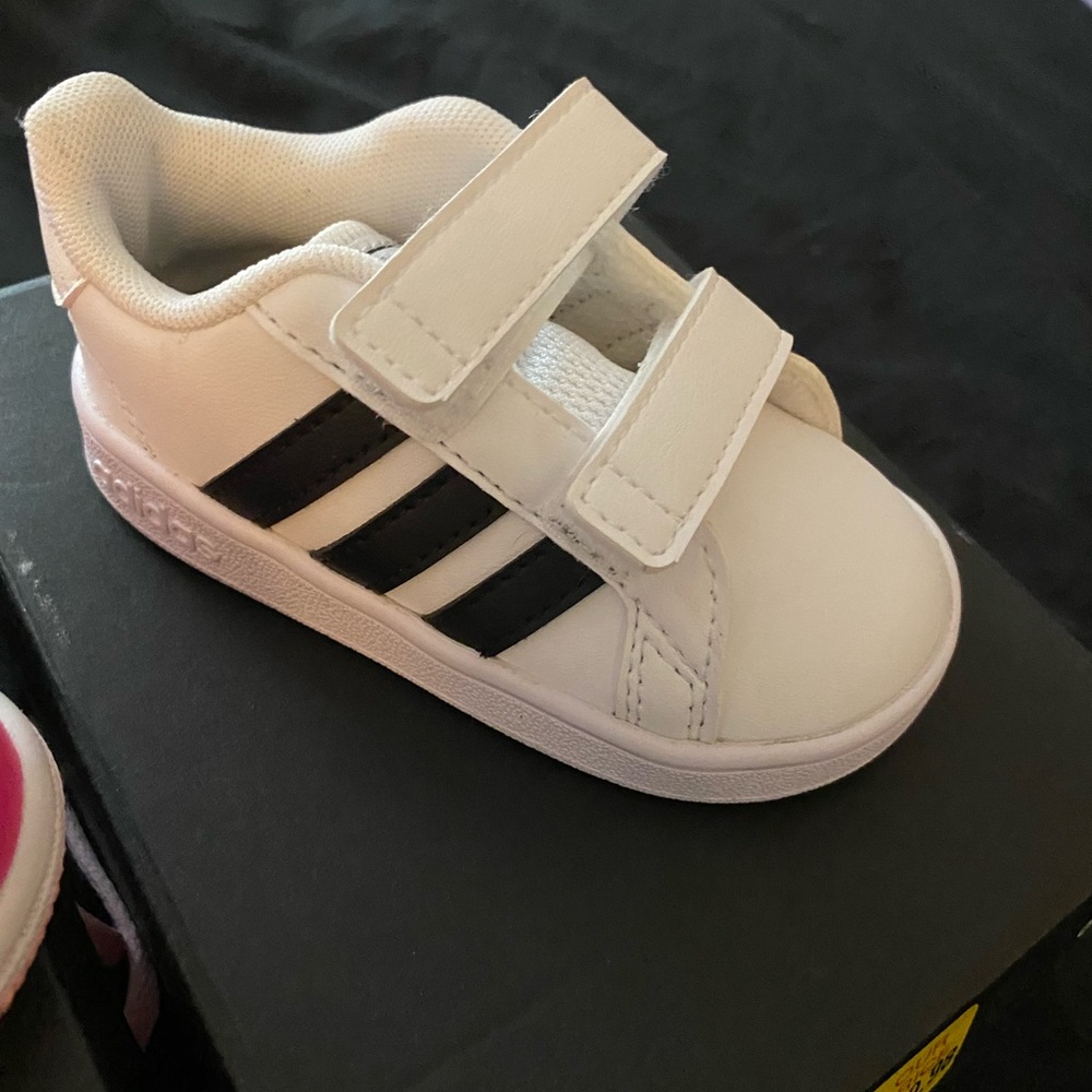 Adidas grand Court